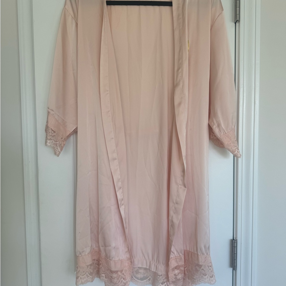Elegant Pink Lace Trim Robe